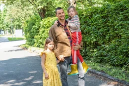 L-R: Oskar/Lili (Laur&igrave;), Ben Kornmann (Florian David Fitz), Erna (Ava Petsch)