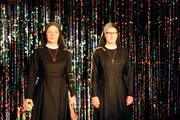 Szenenfoto: Nina Hoger (Oberin Theodora), Andrea Sihler (Schwester Hildegard). Szenenfoto: Nina Hoger (Oberin Theodora), Andrea Sihler (Schwester Hildegard).