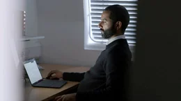 Der britische Terrorismusforscher Rajan Basra hat die digitalen Spuren von &bdquo;JStark&ldquo; verfolgt und dessen Ideologie analysiert.