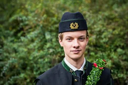 Luis Sereinig (Julian Waldner).