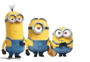 "Minions", Die Minions haben im Verlauf der Erdgeschichte stets den schlimmsten Schurken gedient. Zurzeit fehlt ihnen aber ein b&ouml;ses Idol. Antriebslos darben sie in schwerer Depression. Kevin, Stuart und Bob begeben sich daher beherzt auf die Suche nach einem neuen Anf&uuml;hrer. Im Jahr 1968, also 42 vor Gru, landen sie in New York. Bei der Messe der Mega-B&ouml;sewichte in Orlando hoffen sie, f&uuml;ndig zu werden. Super-Schurkin Scarlett Overkill scheint die ideale Meisterin zu sein, erweist sich aber anspruchsvoller als erwartet.  SENDUNG: ORF eins - SA - 15.08.2020 - 13:25 UHR. - Veroeffentlichung fuer Pressezwecke honorarfrei ausschliesslich im Zusammenhang mit oben genannter Sendung oder Veranstaltung des ORF bei Urhebernennung.