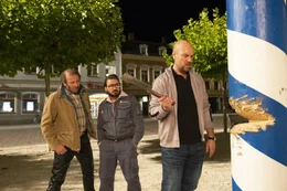 L-R: Wolfi (Max Schmidt), Fl&ouml;tzinger (Daniel Christensen), Metzger Simmerl (Stephan Zinner).