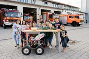 Checker Tobi und Feuerkünstler Michael Fuhr bei der Feuerwehr Vaterstetten Checker Tobi und Feuerkünstler Michael Fuhr bei der Feuerwehr Vaterstetten