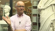 Karsten Schwanke im Foyer des Deutschen Archäologischen Instituts, das sich mit den großen Fragen der Menschheit beschäftigt. Karsten Schwanke im Foyer des Deutschen Archäologischen Instituts, das sich mit den großen Fragen der Menschheit beschäftigt.