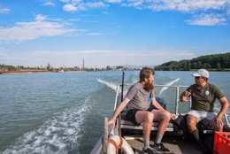 Franz Wiesmayr f&auml;hrt regelm&auml;&szlig;ig auf die Donau und legt dort seine Netze und Reusen aus.