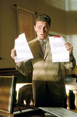 Frank Abagnale jr. (Leonardo DiCaprio).