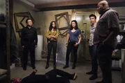 (v.l.n.r.) Max Bergman (Masi Oka); Tani Rey (Meaghan Rath); Quinn Liu (Katrina Law); Adam Noshimuri (Ian Anthony Dale); Lou Grover (Chi McBride) (v.l.n.r.) Max Bergman (Masi Oka); Tani Rey (Meaghan Rath); Quinn Liu (Katrina Law); Adam Noshimuri (Ian Anthony Dale); Lou Grover (Chi McBride)