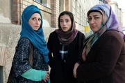 G&uuml;nsel (Zeynep Buyrac, l.), Aischa (Zeynep Bozbay, m.).