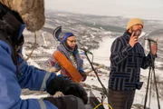 Rea Garvey (r.) und Musikerin Hildá Ländsman (l.) performen ihre "Song Trip"-Version von "Halo" auf einem Berg. Rea Garvey (r.) und Musikerin Hildá Ländsman (l.) performen ihre "Song Trip"-Version von "Halo" auf einem Berg.