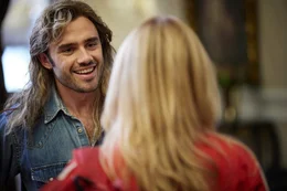 Andre Agassi (Toby Sebastian) und Steffi Graf (Lena Klenke)  +++ Die Verwendung des sendungsbezogenen Materials ist nur mit dem Hinweis und Verlinkung auf RTL+ gestattet. +++