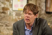 Humphrey Goodman (Kris Marshall) unterhält sich in Marthas Gastwirtschaft. Humphrey Goodman (Kris Marshall) unterhält sich in Marthas Gastwirtschaft.