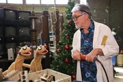 Jan und Henry besuchen den verrückten Erfinder (Wolfgang Trepper) in seiner Werkstatt. Jan und Henry besuchen den verrückten Erfinder (Wolfgang Trepper) in seiner Werkstatt.