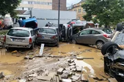 Platz an der Linde, Bad Neuenahr nach der Flutnacht.