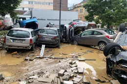 Platz an der Linde, Bad Neuenahr nach der Flutnacht.