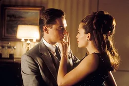 Frank Abagnale jr. (Leonardo DiCaprio), Cheryl Ann (Jennifer Garner).