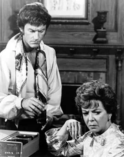 Ida Lupino (Doris Bruckner), Roddy McDowall (Roger). Ida Lupino (Doris Bruckner), Roddy McDowall (Roger).