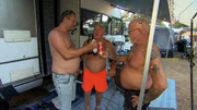 Manfred (li.).