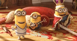 "Minions", Die Minions haben im Verlauf der Erdgeschichte stets den schlimmsten Schurken gedient. Zurzeit fehlt ihnen aber ein b&ouml;ses Idol. Antriebslos darben sie in schwerer Depression. Kevin, Stuart und Bob begeben sich daher beherzt auf die Suche nach einem neuen Anf&uuml;hrer. Im Jahr 1968, also 42 vor Gru, landen sie in New York. Bei der Messe der Mega-B&ouml;sewichte in Orlando hoffen sie, f&uuml;ndig zu werden. Super-Schurkin Scarlett Overkill scheint die ideale Meisterin zu sein, erweist sich aber anspruchsvoller als erwartet.  SENDUNG: ORF eins - SA - 15.08.2020 - 13:25 UHR. - Veroeffentlichung fuer Pressezwecke honorarfrei ausschliesslich im Zusammenhang mit oben genannter Sendung oder Veranstaltung des ORF bei Urhebernennung.