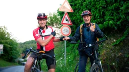 25% Steigung bezwungen: Martin Brambach (re) und Christian Michalski vom Radsportclub Silschede an der Hegestra&szlig;e.