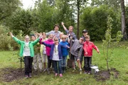 Checker Tobi beim B&auml;umepflanzen mit "Plant for the Planet".