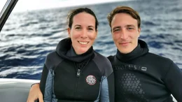 Martina Andr&eacute;s und Manuel Spescha sind zwei leidenschaftliche Filmemacher und Biologen. Die Schweizer wollen die majest&auml;tischen Pottwale vor Mauritius filmen.