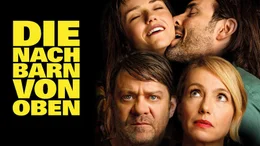 ONE DIE NACHBARN VON OBEN, am Donnerstag (23.07.26) um 20:15 Uhr. Lisa (oben l., Sarah Spale), Salvi (oben r., Maximilian Simonischek), Thomas (unten l., Roeland Wiesnekker) und Anna (unten r., Ursina Lardi)