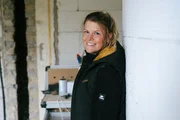 Jedes zweite Wochenende arbeitet Sabrina zusätzlich zu ihrem Job in der Verwaltung an der Tankstelle, um den Hausbau mitzufinanzieren. Jedes zweite Wochenende arbeitet Sabrina zusätzlich zu ihrem Job in der Verwaltung an der Tankstelle, um den Hausbau mitzufinanzieren.