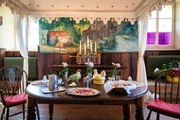 Gedeckter Tisch auf Schloss Altenhof. Gedeckter Tisch auf Schloss Altenhof.
