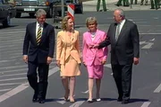 Bill Clinton zu Besuch in Berlin am Brandenburger Tor. Bill Clinton zu Besuch in Berlin am Brandenburger Tor.
