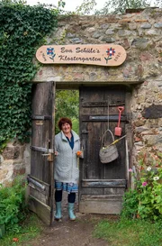 Das Finale der Gartenreise führt nach Freiburg in den Schwarzwald. Eva Schüle bewirtschaftet einen 2000 Quadratmeter großen und 500 Jahre alten Klostergarten. Das Finale der Gartenreise führt nach Freiburg in den Schwarzwald. Eva Schüle bewirtschaftet einen 2000 Quadratmeter großen und 500 Jahre alten Klostergarten.