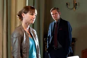 Kristina Sprenger (Karin Kofler), Kai Ivo Baulitz (Elias Traubach). Kristina Sprenger (Karin Kofler), Kai Ivo Baulitz (Elias Traubach).