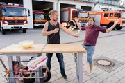 Checker Tobi und Feuerkünstler Michael Fuhr. Checker Tobi und Feuerkünstler Michael Fuhr.
