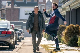 Rituale: Jimmy (Cameron Britton, r.) trifft  Otto (Tom Hanks, l.) jeden Tag, wenn er im Viertel seine Joggingrunden dreht.