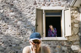 Gedreht in Moldau, Italien und Rum&auml;nien, erz&auml;hlt der Film von einer Tochter, die herausfinden will, ob man jemandem helfen kann, der einem selbst so viel Leid zugef&uuml;gt hat.