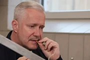 Fünf Bäume, drei Kilo Kerne, ein Liter Öl - das selbstgepresste Kirschkern-Öl von Irmi Lamprecht ist für Alexander Herrmann die perfekte Basis für ein kulinarisches Experiment. Fünf Bäume, drei Kilo Kerne, ein Liter Öl - das selbstgepresste Kirschkern-Öl von Irmi Lamprecht ist für Alexander Herrmann die perfekte Basis für ein kulinarisches Experiment.