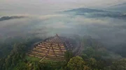 Der Tempel Borobudur auf der Insel Java ist ein steingewordenes, dreidimensionales Mandala. Der Tempel Borobudur auf der Insel Java ist ein steingewordenes, dreidimensionales Mandala.