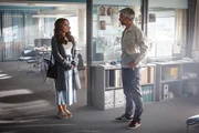 Alexander (Nicolai Cleve Broch) und Nora (Alexandra Rapaport) treffen sich zufällig auf dem Polizeirevier von Nacka. Alexander (Nicolai Cleve Broch) und Nora (Alexandra Rapaport) treffen sich zufällig auf dem Polizeirevier von Nacka.