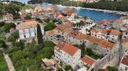 Stari Grad mit Tvrdalj. Stari Grad mit Tvrdalj.