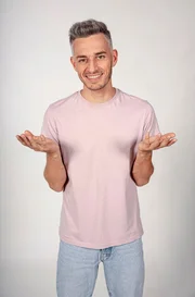 SÜDWESTRUNDFUNK SWR Aktuell – 360 Grad - Vielfältige Perspektiven und Einblicke in das echte Leben. Marvin Neumann, Host des YouTube-Formats "SWR Aktuell – 360 Grad". SÜDWESTRUNDFUNK SWR Aktuell – 360 Grad - Vielfältige Perspektiven und Einblicke in das echte Leben. Marvin Neumann, Host des YouTube-Formats "SWR Aktuell – 360 Grad".