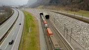 Der Gotthard-Basistunnel führt auf 57 Kilometern unter den Alpen hindurch. Der Gotthard-Basistunnel führt auf 57 Kilometern unter den Alpen hindurch.