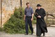 (v.li.): Alex Price (Sid Carter), Mark Williams (Father Brown). (v.li.): Alex Price (Sid Carter), Mark Williams (Father Brown).