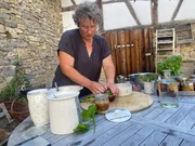 Christina Fallenbacher gibt ihr Wissen &uuml;bers Backen, Einmachen und Konservieren auch an andere weiter.