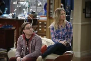 Penny (Kaley Cuoco, r.) und Leonard (Johnny Galecki, l.) müssen sich mit einem Fehler aus ihrer Vergangenheit auseinandersetzen ... Penny (Kaley Cuoco, r.) und Leonard (Johnny Galecki, l.) müssen sich mit einem Fehler aus ihrer Vergangenheit auseinandersetzen ...