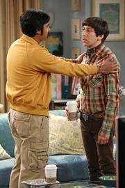 Während Sheldon damit zurecht kommen muss, dass seine wissenschaftliche Entdeckung nur Zufall war, beherbergen Bernadette und Howard (Simon Helberg, r.) Raj (Kunal Nayyar, l.), da seine Wohnung renoviert wird ... Während Sheldon damit zurecht kommen muss, dass seine wissenschaftliche Entdeckung nur Zufall war, beherbergen Bernadette und Howard (Simon Helberg, r.) Raj (Kunal Nayyar, l.), da seine Wohnung renoviert wird ...