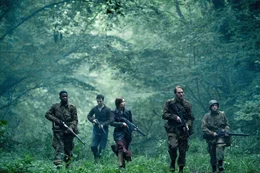 (v.l.n.r.) Boyce (Jovan Adepo); Rosenfeld (Dominic Applewhite); Chloe (Mathilde Ollivier); Ford (Wyatt Russell); Tibbet (John Magaro)