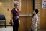 Meemaw (Annie Potts, l.); Sheldon (Iain Armitage, r.)