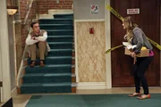 Während Sheldon (Jim Parsons, l.) von der Universität gezwungen wird, seinen Urlaub zu nehmen, aber mit sich in der freien Zeit nichts anzufangen weiß, schmeißt Penny (Kaley Cuoco, r.) ihren Job in der Cheesecake Factory hin, um sich nur noch auf ihre Schauspielkarriere zu konzentrieren ... Während Sheldon (Jim Parsons, l.) von der Universität gezwungen wird, seinen Urlaub zu nehmen, aber mit sich in der freien Zeit nichts anzufangen weiß, schmeißt Penny (Kaley Cuoco, r.) ihren Job in der Cheesecake Factory hin, um sich nur noch auf ihre Schauspielkarriere zu konzentrieren ...