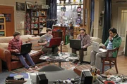 Können nicht fassen, dass sie keine Tickets für die Comic Con bekommen haben: Sheldon (Jim Parsons, 2.v.l.), Leonard (Johnny Galecki, 2.v.r.), Raj (Kunal Nayyar, r.) und Howard (Simon Helberg, l.) ... Können nicht fassen, dass sie keine Tickets für die Comic Con bekommen haben: Sheldon (Jim Parsons, 2.v.l.), Leonard (Johnny Galecki, 2.v.r.), Raj (Kunal Nayyar, r.) und Howard (Simon Helberg, l.) ...