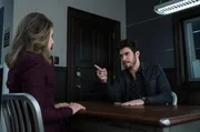 Victoria Clark as Deborah Jordan und Braeden De La Garza as Det. Rivers. Victoria Clark as Deborah Jordan und Braeden De La Garza as Det. Rivers.