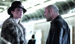 Nick (Jason Statham) trifft sich mit seiner Ex Holly (Dominik Garcia-Lorido) und kl&auml;rt sie &uuml;ber ihren Peiniger auf - er wei&szlig;, wer hinter der brutalen Vergewaltigung steckt...